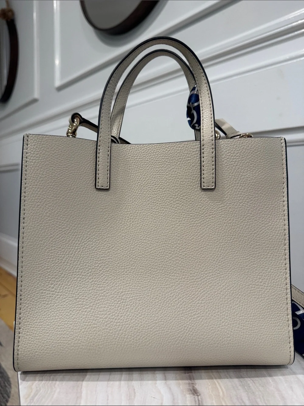 Marc Jacobs Bag Mini Grind Cream Leather Tote Crossbody with Navy Scarf - Picture 9 of 17